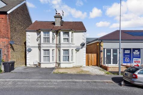 Beaconsfield Villas, Crowborough TN6 1 bed ground floor flat for sale