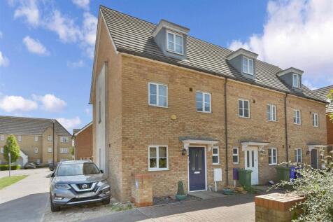 4 bedroom town house for sale