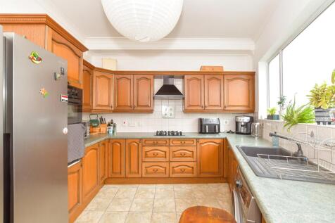 4 bedroom end of terrace house for sale