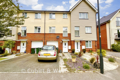 4 bedroom terraced house for sale