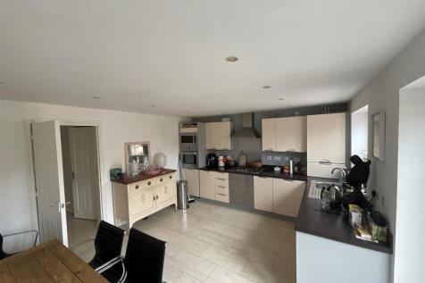Grayrigg Road, Crawley RH10 4 bed terraced house for sale
