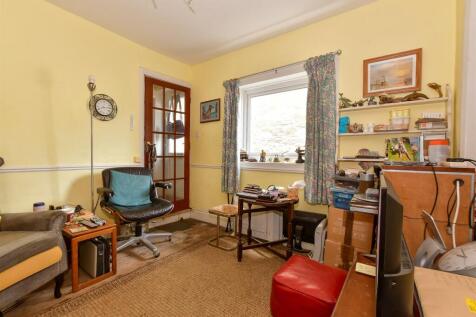 High Street, Ryde PO33 2 bed end of terrace house for sale