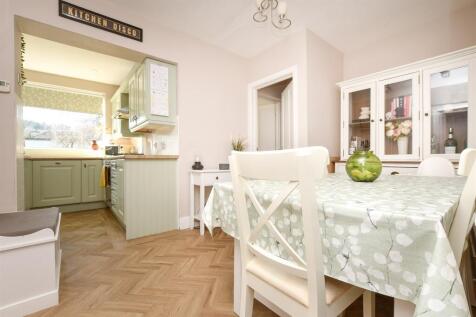 Downsway, Whyteleafe CR3 3 bed detached house for sale