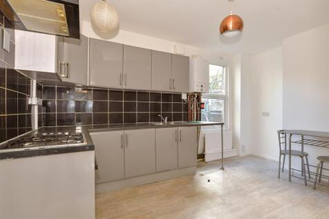 2 bedroom ground floor flat for sale