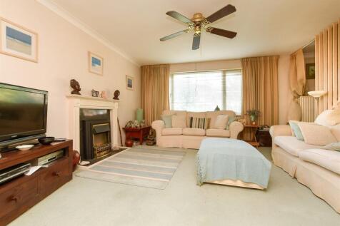 2 bedroom maisonette for sale