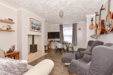 Milner Crescent, Canterbury CT3 3 bed semi