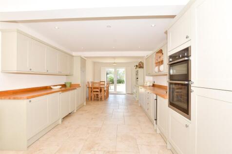 Palmbeach Avenue, Hythe CT21 4 bed semi