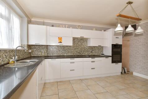 Holland Road, Chatham ME5 2 bed duplex for sale