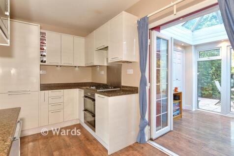 2 bedroom semi-detached house for sale