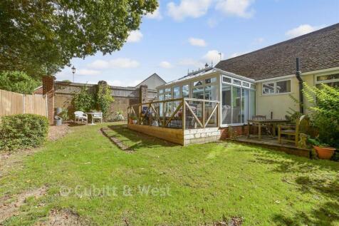 Elim Court Gardens, Crowborough TN6 2 bed detached bungalow for sale