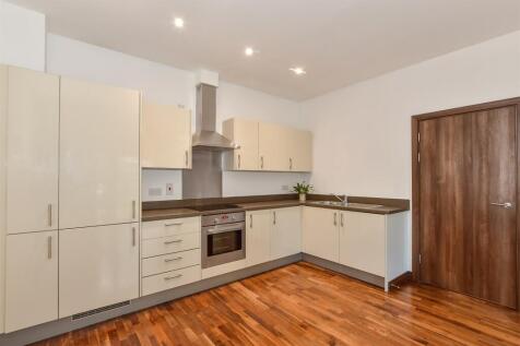Cornhill Place, Maidstone ME15 2 bed ground floor flat for sale