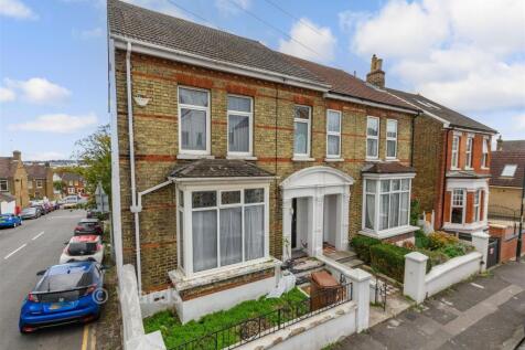 5 bedroom semi-detached house for sale