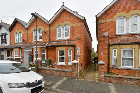 Grange Road, East Cowes PO32 2 bed end of terrace house for sale