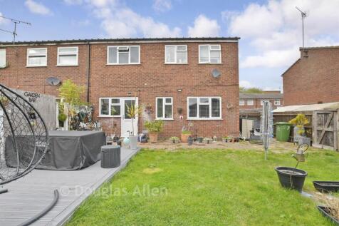 Merrylands, Basildon SS15 3 bed end of terrace house for sale