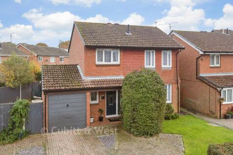 Findon Way, Broadbridge Heath RH12 4 bed detached house for sale