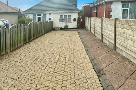 3 bedroom semi-detached bungalow for sale