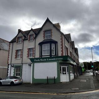 3 bedroom maisonette for sale
