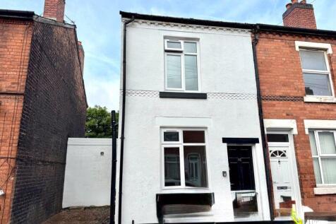 Terraced house for sale