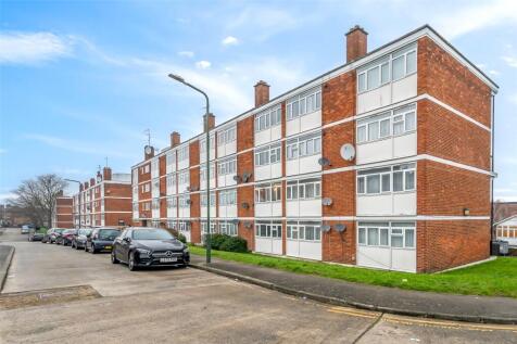 Baden Powell House, Ambrook Road... 2 bed maisonette for sale