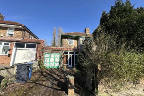 3 bedroom semi-detached house for sale