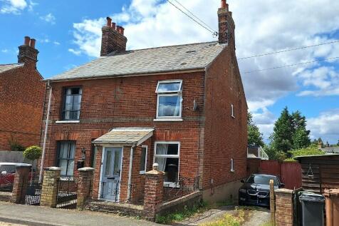 2 bedroom semi-detached house for sale