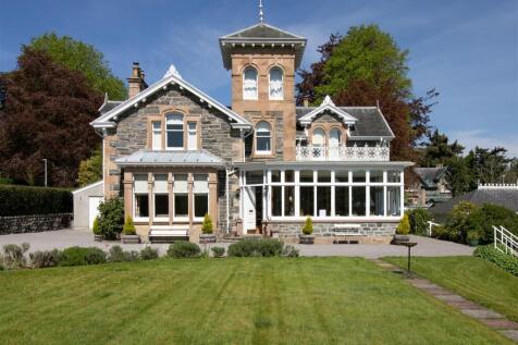 Detached house for sale