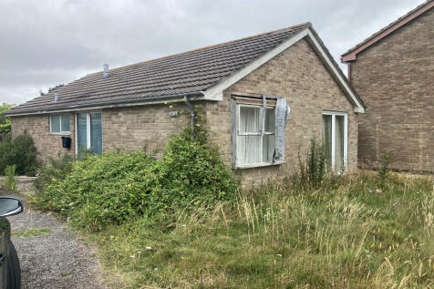 2 bedroom detached bungalow for sale