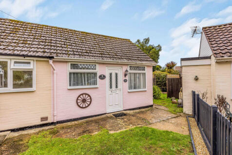 Nr Mengham 2 bed chalet for sale