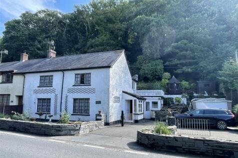 Eglwys Fach, Machynlleth, Ceredigion... 4 bed semi