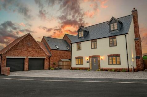 5 bedroom detached house for sale