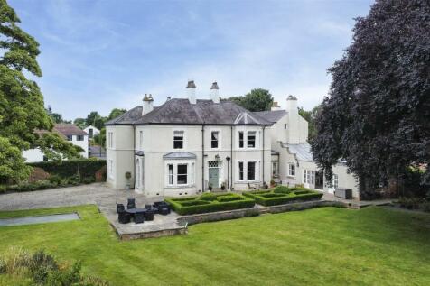 6 bedroom detached house for sale