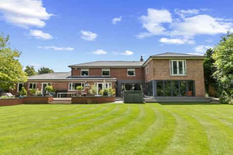 6 bedroom detached house for sale