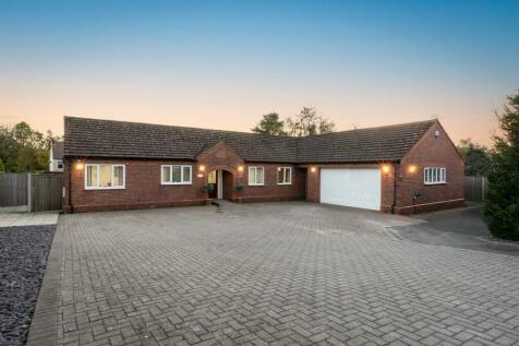 4 bedroom detached bungalow for sale