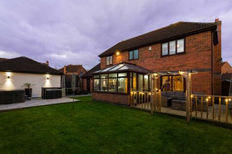 4 bedroom detached house for sale