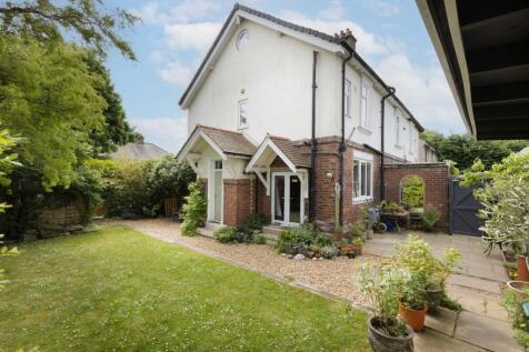 5 bedroom semi-detached house for sale