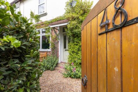 5 bedroom semi-detached house for sale
