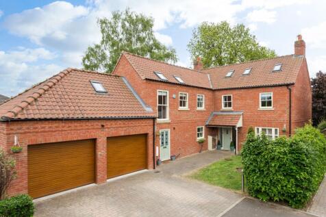 6 bedroom detached house for sale