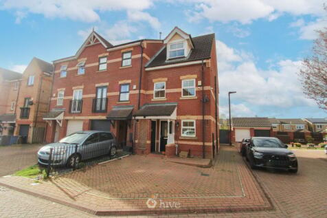 3 bedroom town house for sale