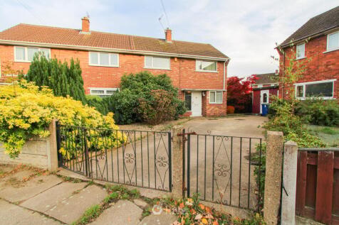 3 bedroom semi-detached house for sale
