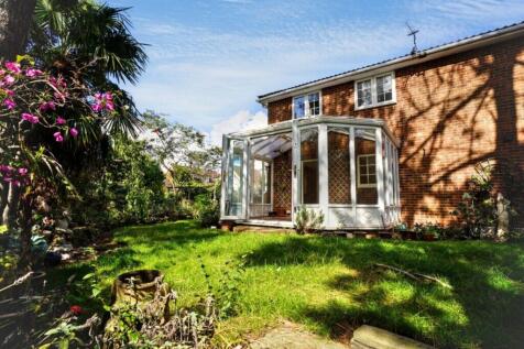 Spencer Close, Stansted Mountfitchet... 3 bed semi