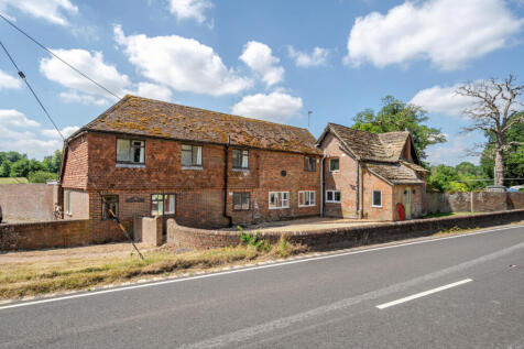Horsham Road, Cranleigh 4 bed detached house for sale