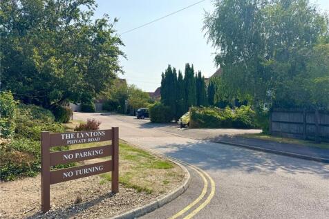 4 Station Villas, Station Approach 3 bed semi