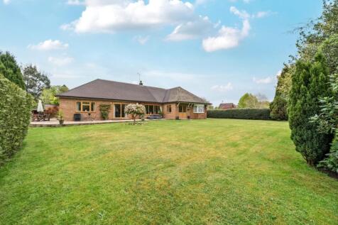 Chobham Road, Knaphill 4 bed bungalow for sale