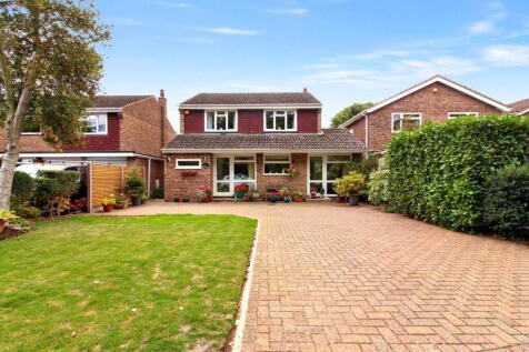Hitchin Road, Shefford, SG17 4 bed detached house for sale