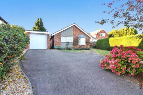 High Street, Clophill, Bedford, MK45 3 bed bungalow for sale