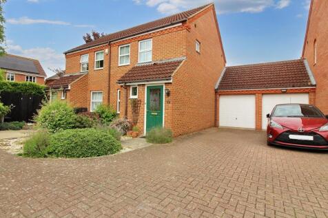Mallard Close, Shefford, SG17 2 bed semi