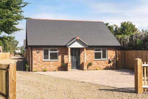 Shefford Road, Shefford, SG17 2 bed bungalow for sale