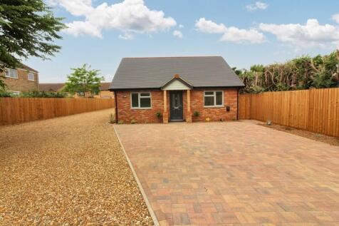 Shefford Road, Shefford, SG17 2 bed bungalow for sale
