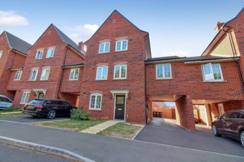 Chiltern Road, Stewartby, Bedford, MK43 4 bed link detached house for sale