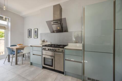 Heugh Street, Stirlingshire FK1 4 bed semi